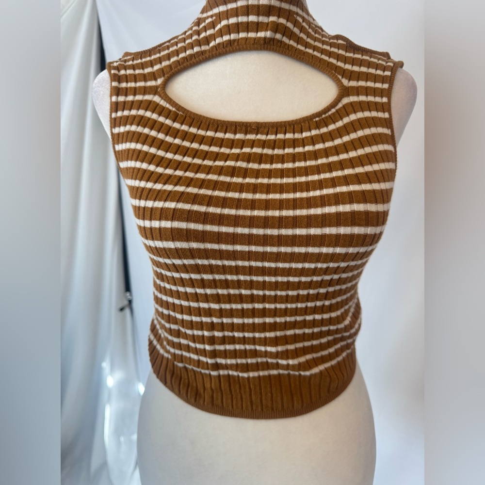Urban Outfitters size SMALL sleeveless knit crop, cut-out neckline